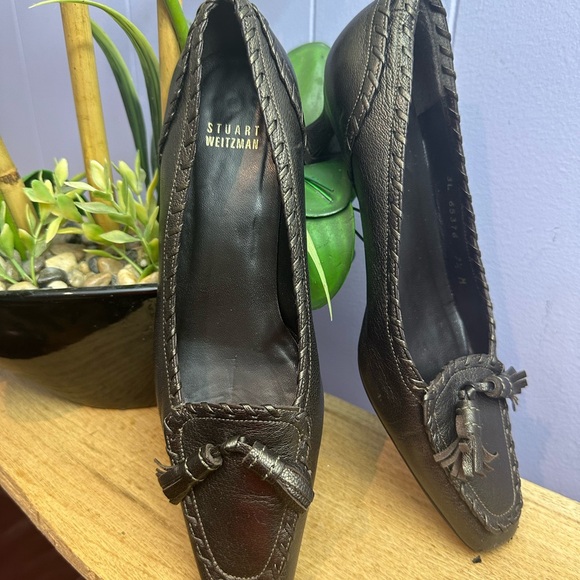 Elegant Stuart Weitzman Tassel Loafers - Picture 2 of 8
